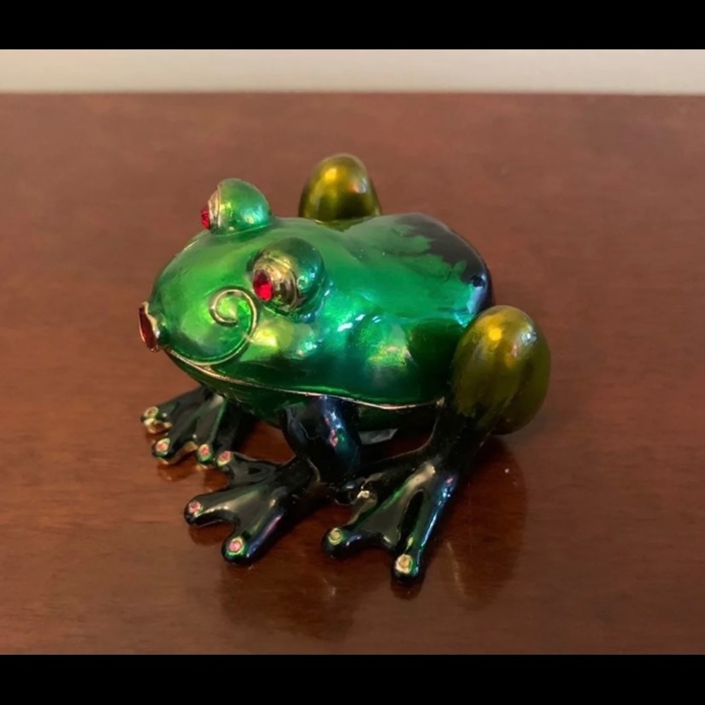 Trinket box Green Frog with red lips and eyes